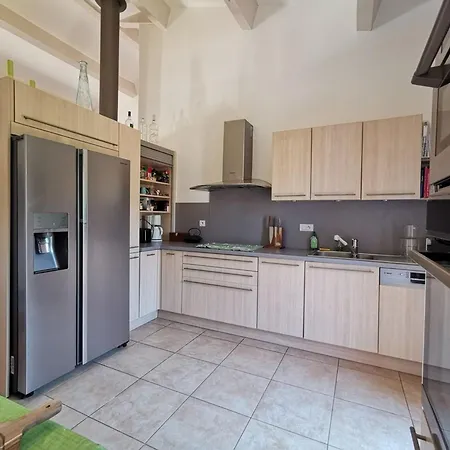 Villa : 4 Chambres, Piscine Privee Et Climatisation - Fr-1-803-76